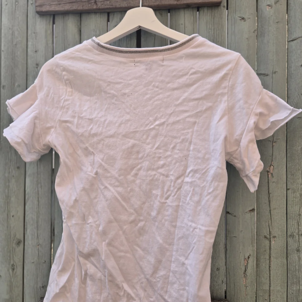 Romeo & Juliet Couture White Short Sleeve Tee – Contrast Trim Neckline, Size M - Picture 2 of 2